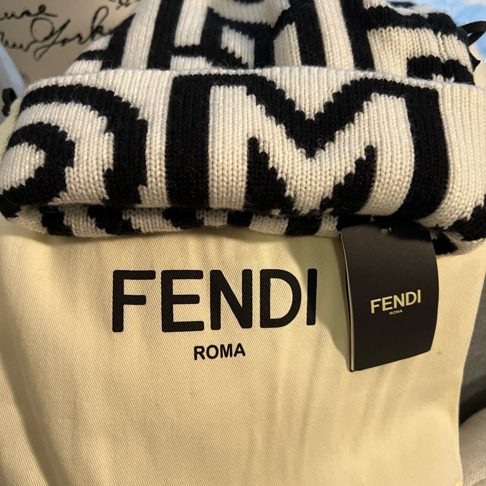 FENDI Monochrome Logo Beanie